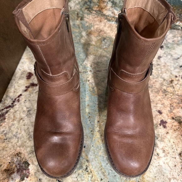 Vionic boots - Picture 3 of 6